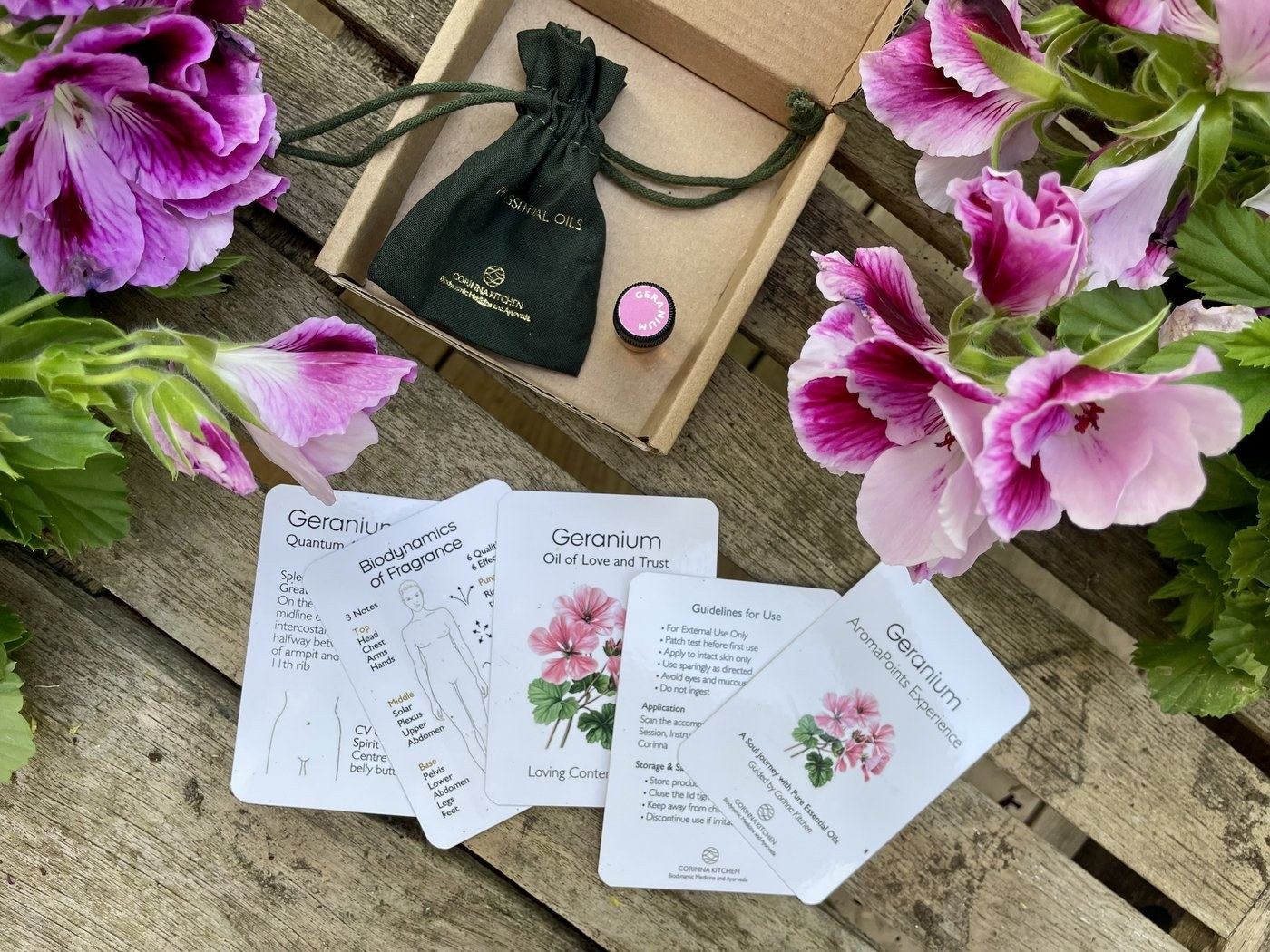 Geranium aromatic experience — oil, cards and linen bag