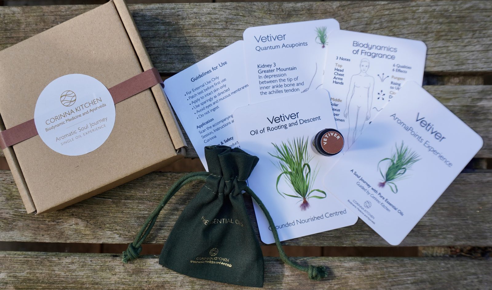 Vetiver aromatic experience — oil, cards and linen bag