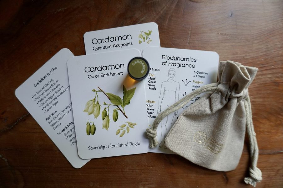 Cardamom aromatic experience — oil, cards and linen bag